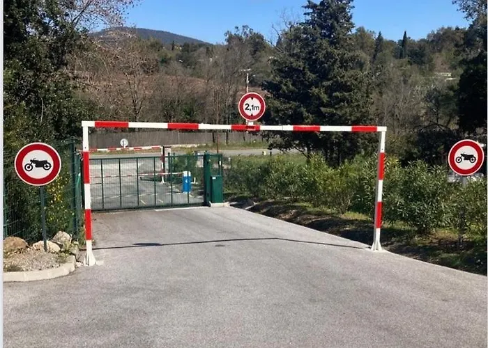 Les Restanques Vue Violettes 1167 *